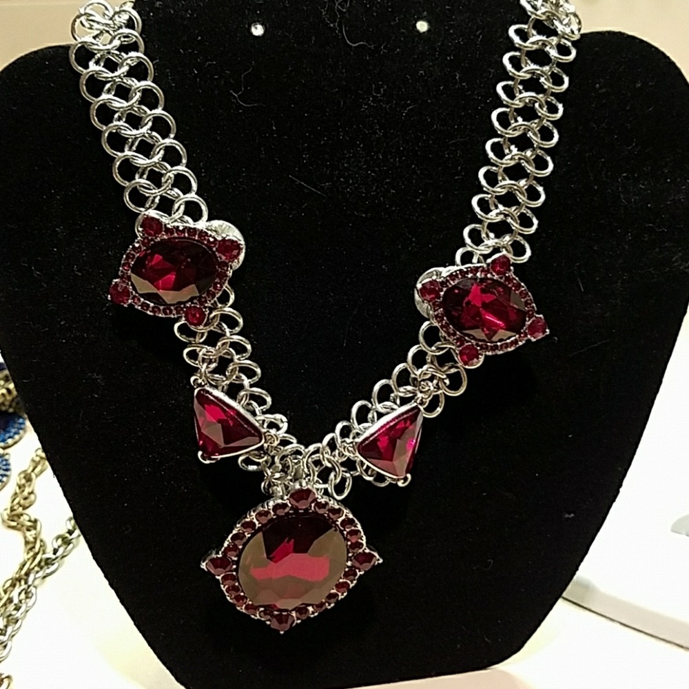 Red hot stones statement necklace